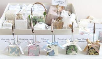 クラウドファンディングプロジェクト：小さなプレゼントにメッセージを添えて、余り紙や木で作る届くと嬉しいプレゼントをお届けします