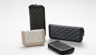 クラウドファンディングプロジェクト：777年以上の歴史を誇る博多織の「琥珀織」を使用した、和洋どちらにも合わせやすい革財布。