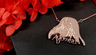 クラウドファンディングプロジェクト：自称、日本人で2番目に身長が高いDrag Queenの加藤アゴミサイルオリジナルネックレス