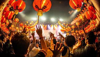 クラウドファンディングプロジェクト：天才万博で使う真っ赤なLED電球を奢ってほしい！！