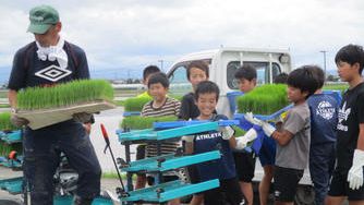 クラウドファンディングプロジェクト:「未来耕創 ~次世代へのアシスト~」 サッカー少年と田んぼと酒造りがつなぐ地域の輪