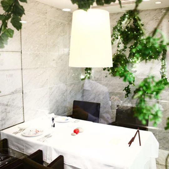 【アニバーサリープラン】フレンチレストランで記念日を祝うサプライズをプロデュース！