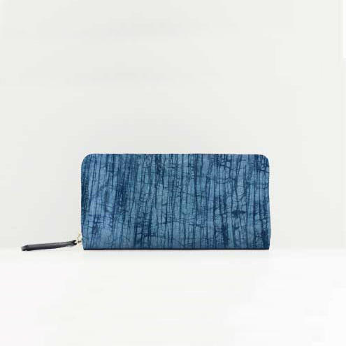 染め入れ体験 - (約600年の伝統を誇る「ジャパンブルー」。伝統が