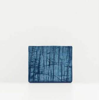 染め入れ体験 - (約600年の伝統を誇る「ジャパンブルー」。伝統が