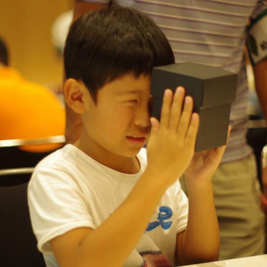 宇宙空間の広がりを実感できる、オリジナルの立体星図制作キットをお届け