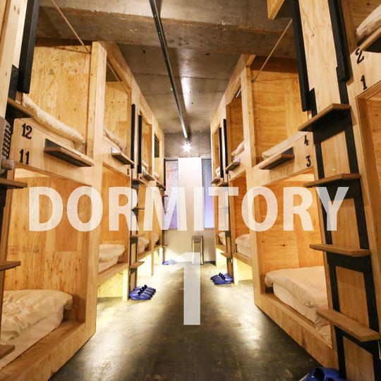 ドミトリー宿泊1泊券(通常価格より約15%OFF)+ロゴステッカーx1枚