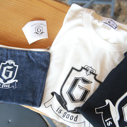 ロゴTシャツx１枚+限定デニムポーチx1個+ロゴステッカーx1枚