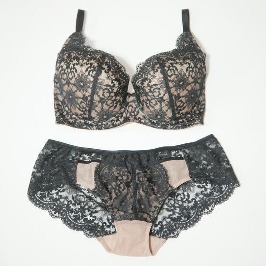 ivyy 新作モデル Aster series(アスターブラック)ブラ＆ヒップハングセット