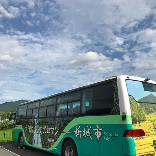 プレミアムお名前入り木製施設利用券4名様+オリジナルTシャツタオル4枚+藤が丘駅〜もっくる新城豊鉄バス利用券4名様