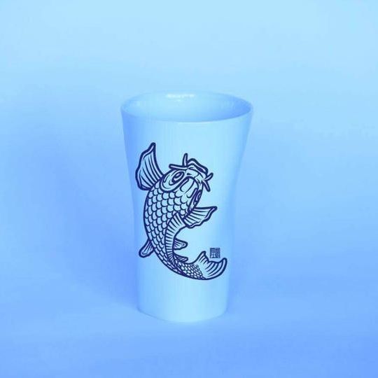 美濃の山田晋一朗と画家 木全靖陛氏のコラボ作 『昇鯉』のタンブラー、やきものワールド入場券1枚付き