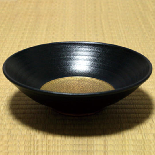 瀬戸焼 寺田鉄平 黒釉金彩鉢、やきものワールド入場券1枚付き