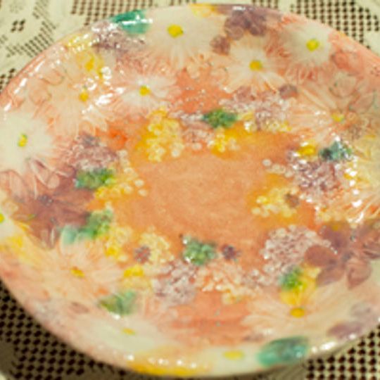  瀬戸の女流陶芸家 野村晃子　花ディナープレート（ピンク）、やきものワールドチケット1枚付き 