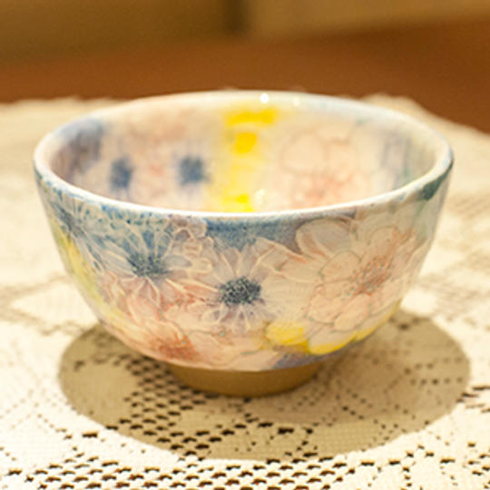  瀬戸の女流陶芸家 野村晃子　花抹茶盌（水色）木箱付き、やきものワールドチケット3枚付き 