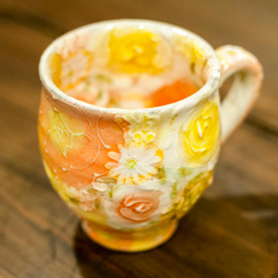 瀬戸の女流陶芸家 野村晃子　花マグ（オレンジ）、やきものワールドチケット1枚付き 