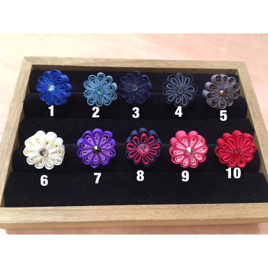 オリジナルアクセサリーsaltamのスワロフスキー付タックピンとのコラボ防災ポーチ