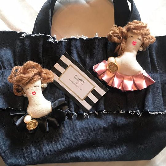 rinoanera(リノアネラ)のドールチャームブローチとのコラボ防災ポーチ