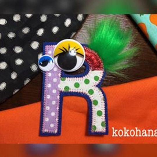 kokohanaのポップなイニシャルワッペン♪とのコラボ防災ポーチ