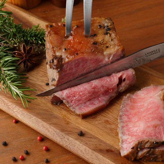 奥出雲和牛のプレミアムローストビーフとろける霜降りの『サーロイン』