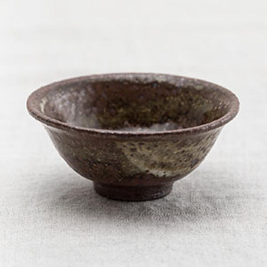 半泥子廣永窯 『灰釉刷毛目平盃』