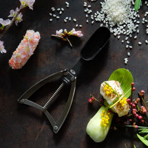 寿司職人の握りを再現するすしトング