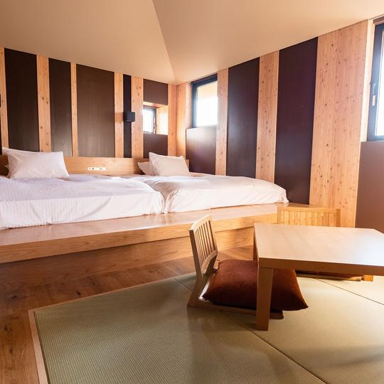 "紅"部屋ペア宿泊券(1泊夕朝食付き)+匠室体験+オリジナルお酒(4合瓶)プレゼント ※通常より約30%OFF