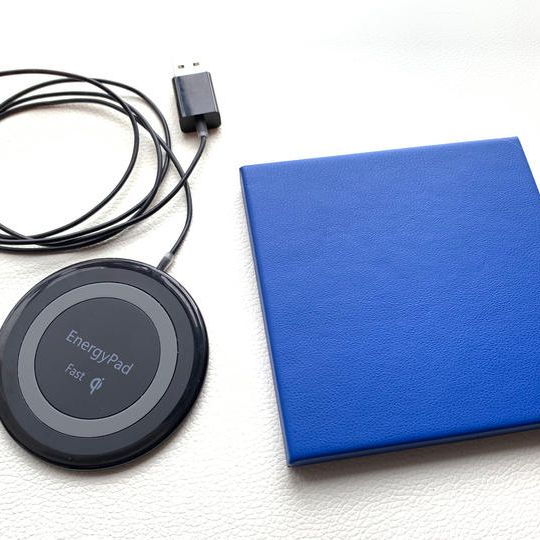 【クラウドファンディング限定】ワイヤレスコースター型スピーカー『Glasspeak』合成皮革+充電パッド