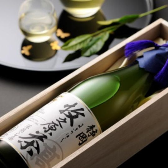 【10本限定】牧之原の「雫茶」白 720ml 桐箱入