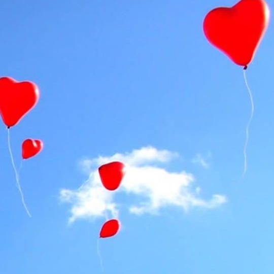 国際交流フェスタ内で使用できるチケットとオリジナルクリアファイル＋バルーンリリースにハート形の風船で参加