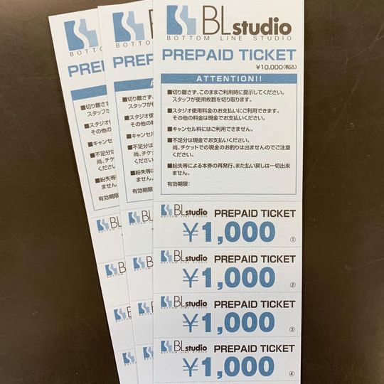 E.社長よりお礼メール＆1年間の店舗内お名前掲出＆スタジオご利用回数券3冊＆オリジナルグッズセット