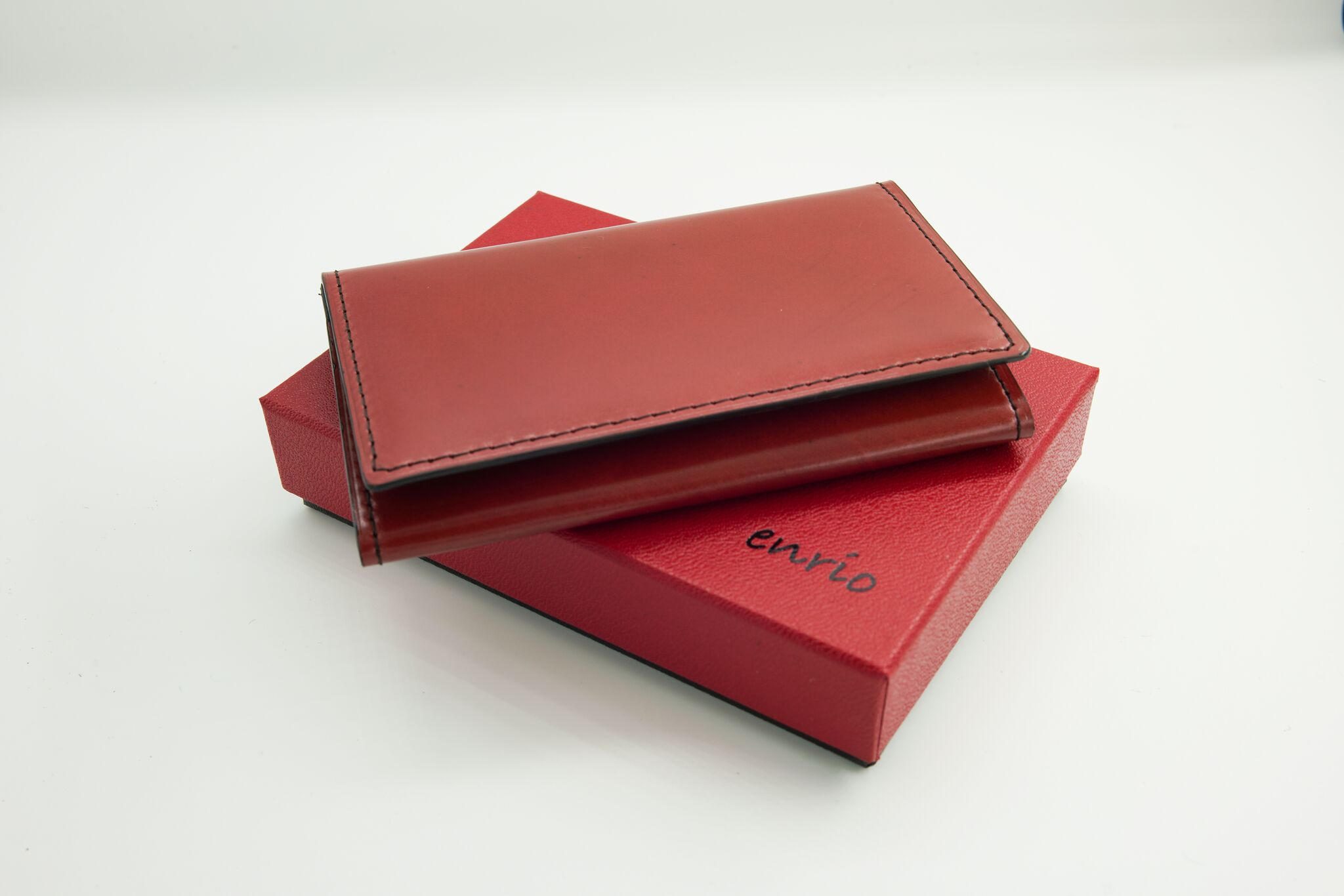 老舗袋物製造メーカーが贈る、MADE IN JAPANの技術が総結集【草木染め