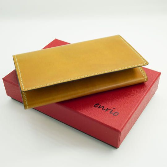 【20%OFF】<クチナシ(黄色)> 草木染めコードバン名刺入れ