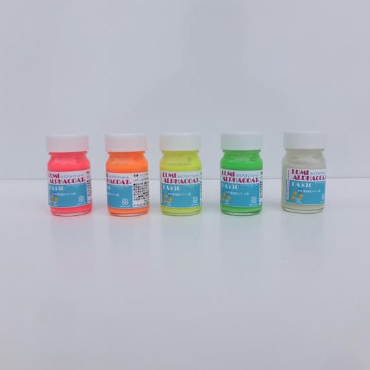 水性蓄光塗料：黄緑色／白色／黄色／オレンジ色／赤色（ピンク）／緑色のうち⇒20ｇ5本（選択自由）