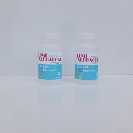 水性蓄光塗料：黄緑色／白色／黄色／オレンジ色／赤色（ピンク）／緑色のうち⇒250ｇ2本（選択自由）