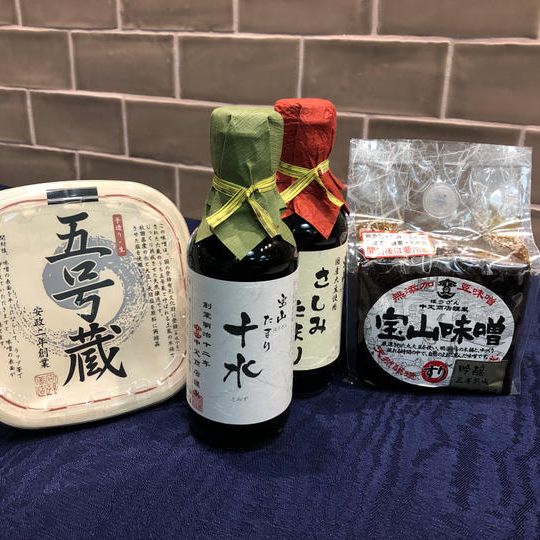 スタッフ厳選食材・食品セットを1年間毎月お届け！