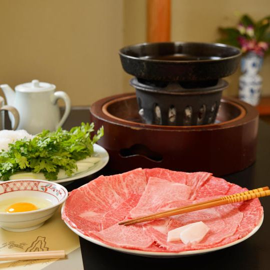 東京一の歴史、和牛すき焼き専門店『伊勢重』ペアランチお食事券