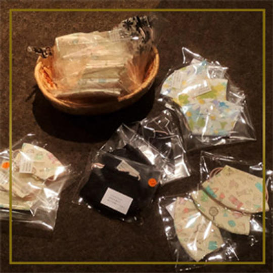 〈カフェ・コンセール・エルムを応援〉E-2 当店出演歌手によるハンドメイド・オリジナルマスク（3枚）