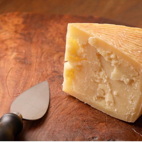 「グラナ・ディ・エゾ」1/8サイズ(約1キログラム)/ジョヴァンニ・グラツィアーノからの感謝状を添えて