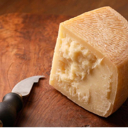 「グラナ・ディ・エゾ」1/4サイズ(約2キログラム)/ジョヴァンニ・グラツィアーノからの感謝状を添えて