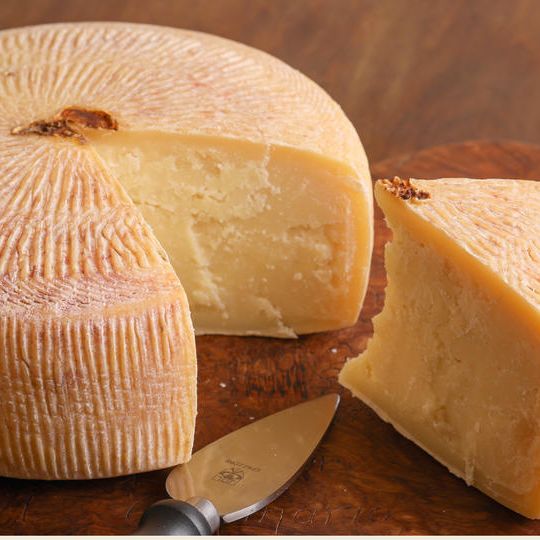 「グラナ・ディ・エゾ」ホール(約8kg)/ジョヴァンニ・グラツィアーノからの感謝状を添えて