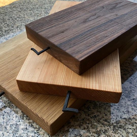 銘木無垢材　時代金具のカッティングボード