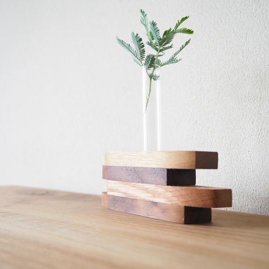 暮らしのなかにイロドリを　【無垢材一輪挿し・背面磁石付き】２個セット