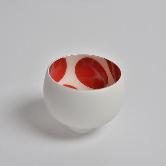 white and red 酒盃 ドット柄 丸形