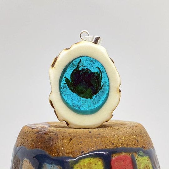 鹿の角のスーパームーン・ペンダント　赤バラとアクアマリン