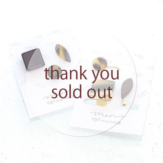 シックな めがねの欠片ピアス・イヤリング