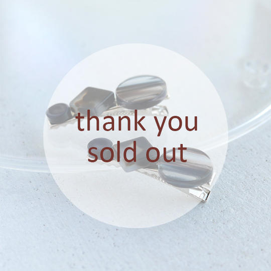 短めのヘアクリップ ネイビーシルバー