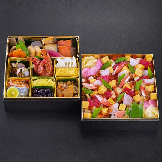 海鮮ばらちらしの二段重おせち【19cm×19cm×6cm／一段のサイズ】