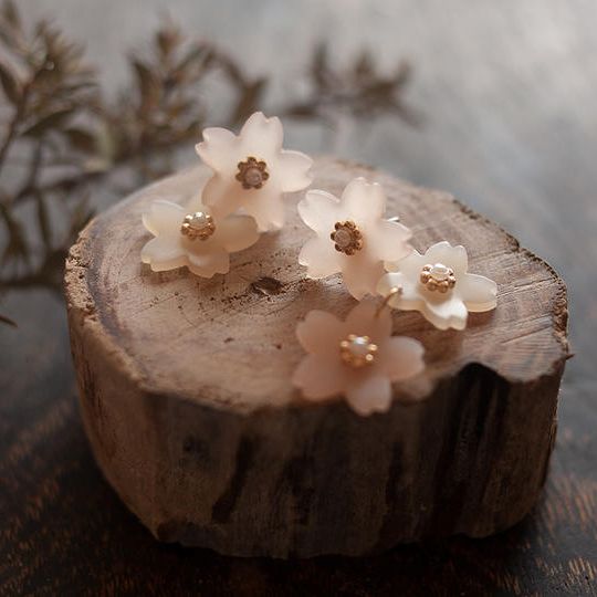 揺れる桜のピアス／イヤリング
