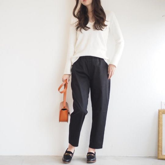 腰回りゆったりテーパードパンツ　カーキorブラック