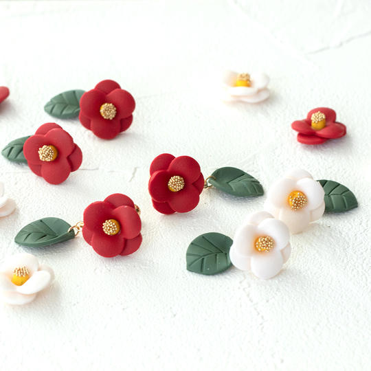 椿のピアス/イヤリング