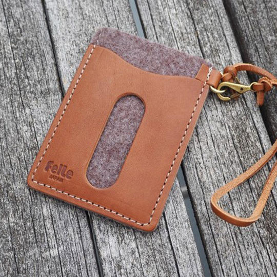 再生フェルトを使ったパスケース